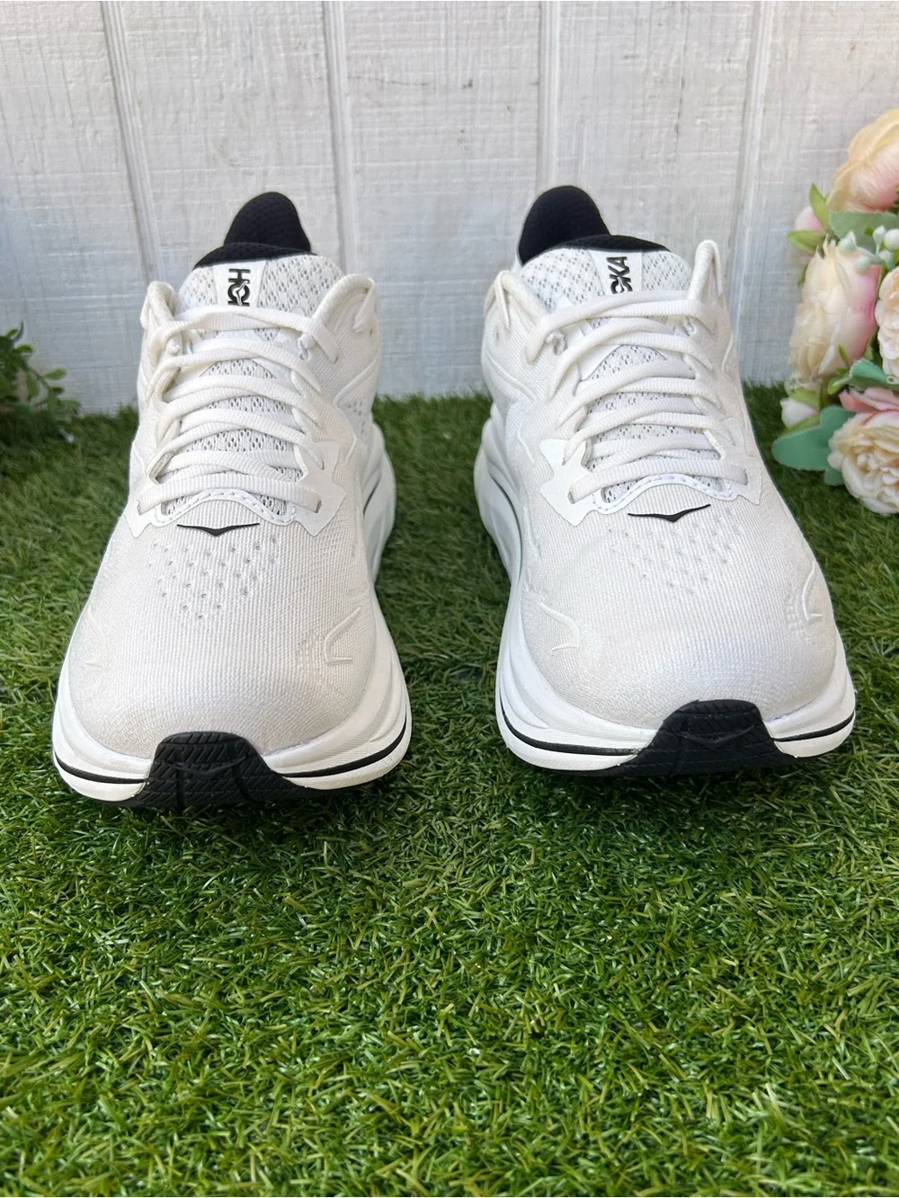 Hoka Clifton 10 Men Running Shoes White/Black US 8D women 9.5 unisex gently used